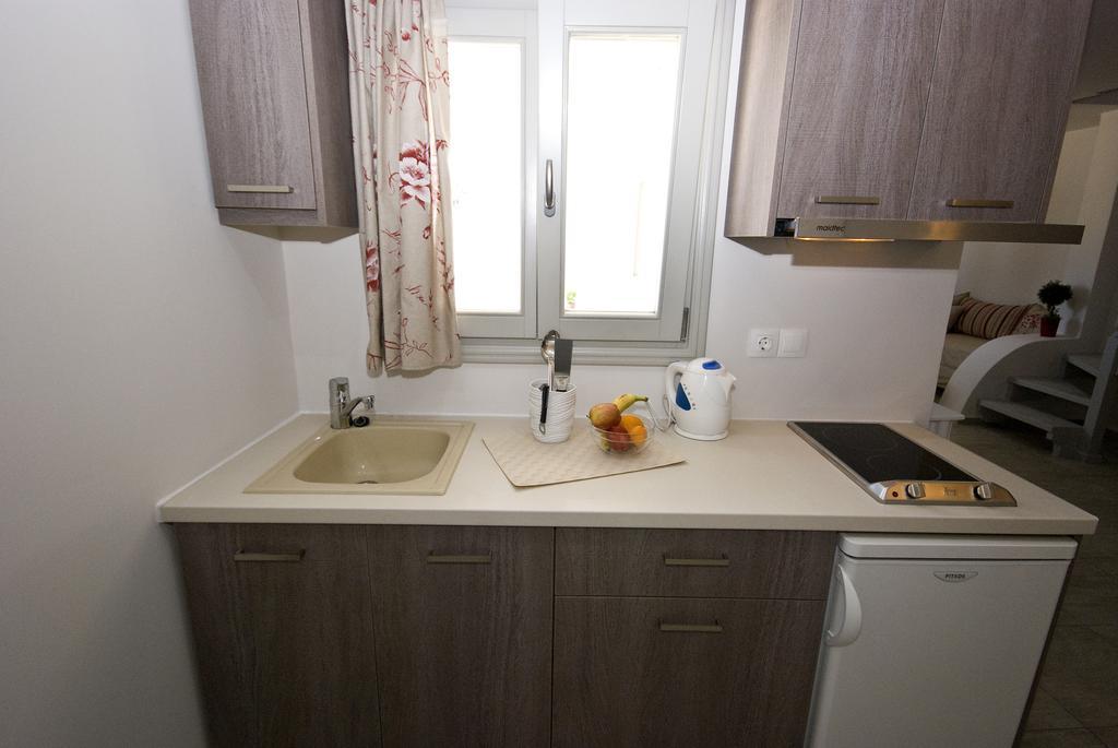 Alafouzos Studios & Apartments Kamari  Room photo