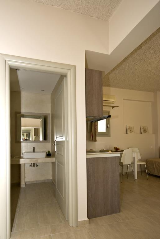 Alafouzos Studios & Apartments Kamari  Room photo