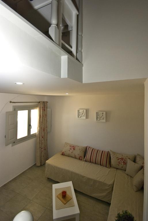 Alafouzos Studios & Apartments Kamari  Room photo